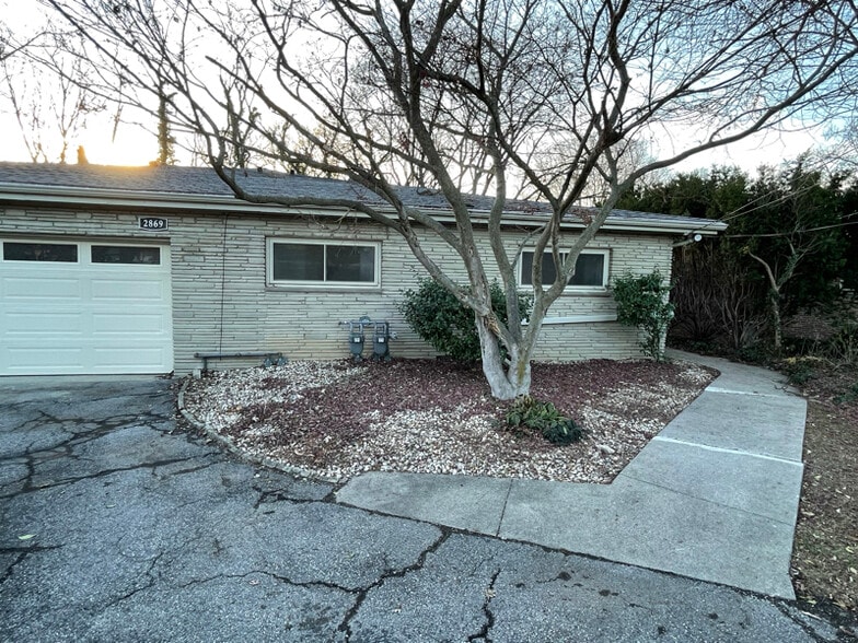 Building Photo - 2869 Charing Rd