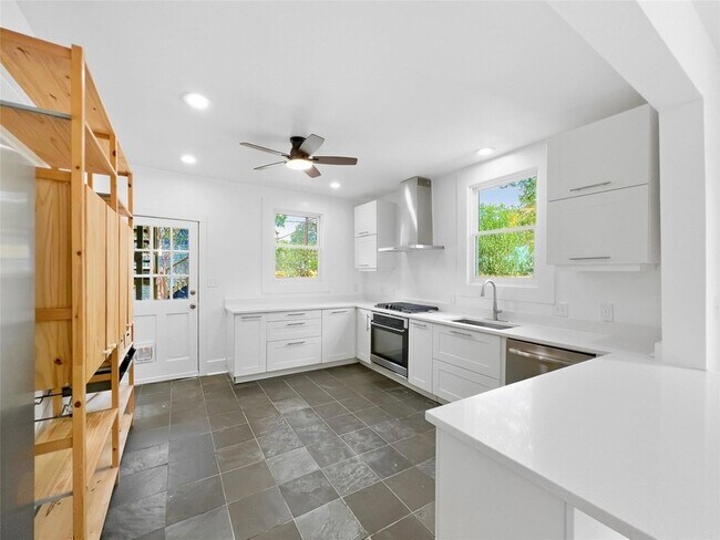 Building Photo - 4014 Avenue D
