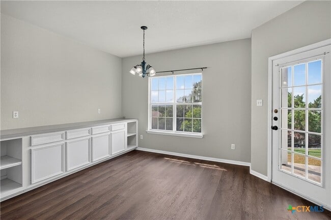 Building Photo - 1810 Mesa Oaks Cir