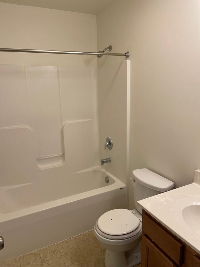 Building Photo - Updated 3 Bed 3 Bath Townhouse in Marietta!