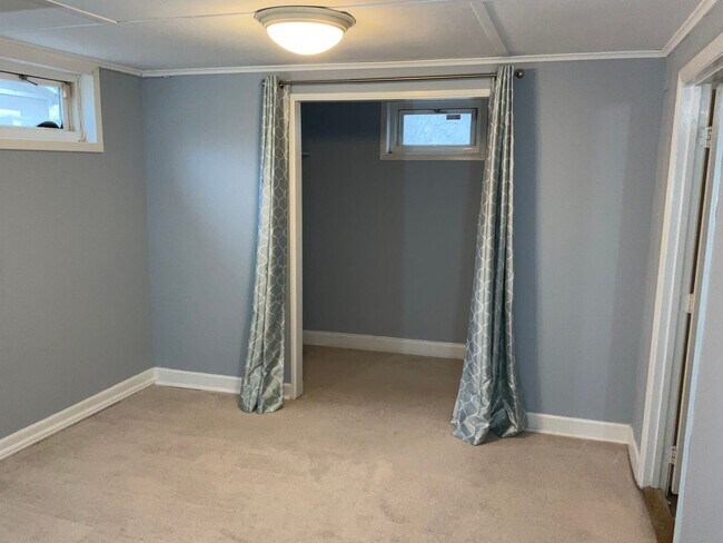 Building Photo - Fully updated 4BR 2BA single family brick home in Connecticut Ave Estates