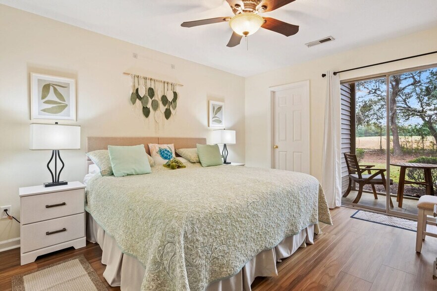 Building Photo - 390 Pinehurst Ln