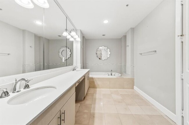 Building Photo - 61 Isle of Venice Dr