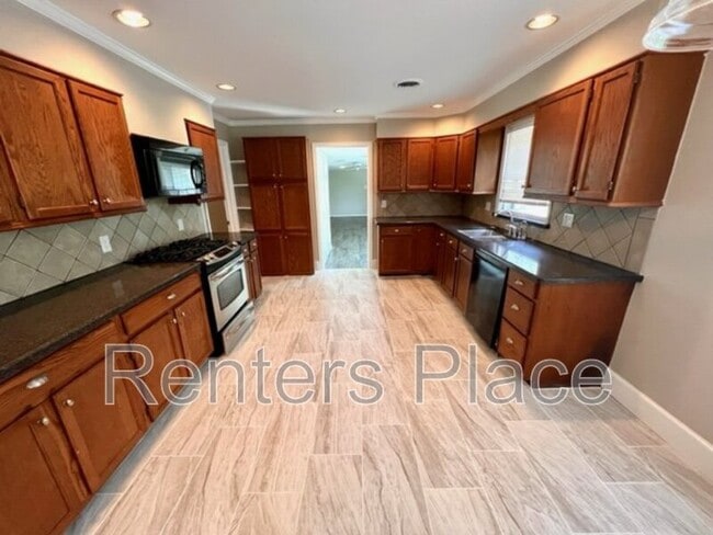 Building Photo - 3315 S Lewis Ave