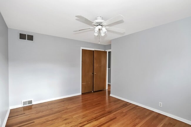 Building Photo - 4843 Elm St
