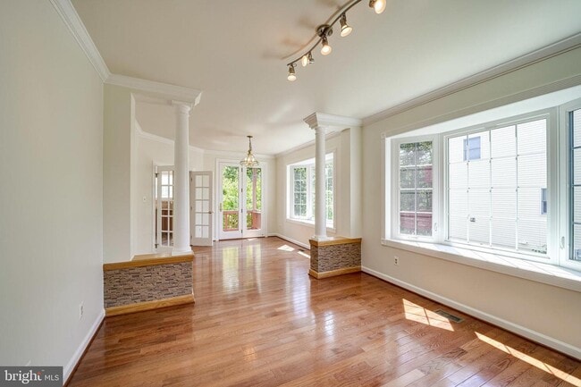 Building Photo - 6207 Woodland Lake Dr