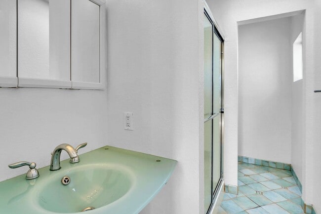 Building Photo - Great two story home in Pacific Beach close to the bay!