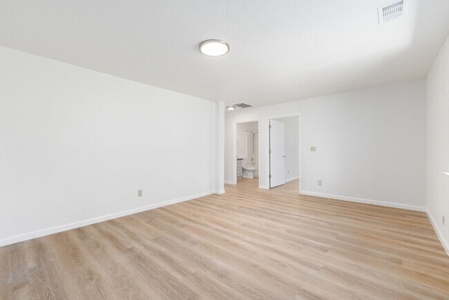 Building Photo - 1211 Lincoln Ave