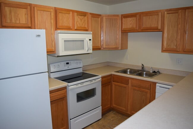 Building Photo - Beautiful 2 Bedroom, 2 Bathroom Duplex with a Garage!