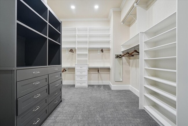 Building Photo - 6807 Lupton Dr