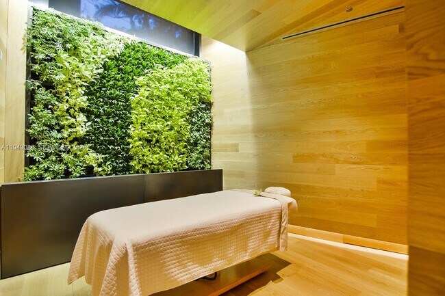 Building Photo - 2669 S Bayshore Dr