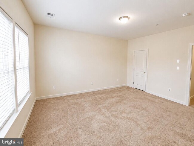 Building Photo - 4066 Finsbury Lane
