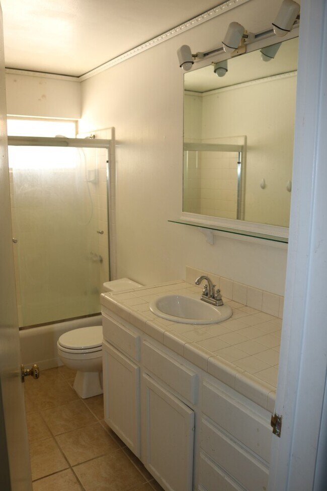 Building Photo - 19275 Symeron Rd