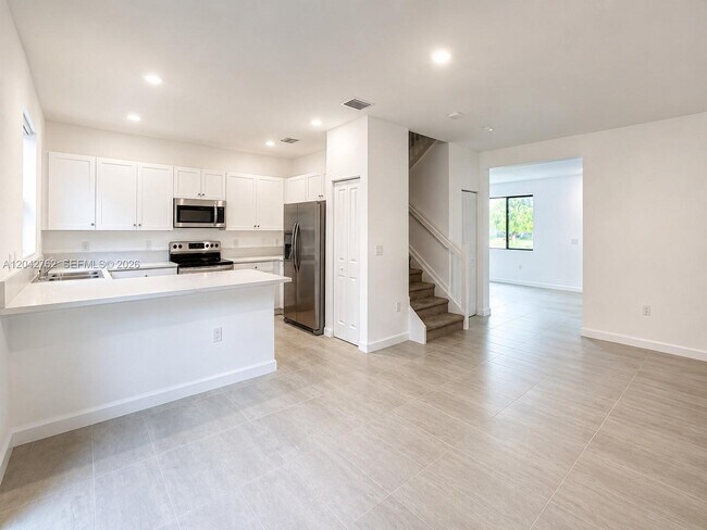 Building Photo - 307 NE 208th Terrace