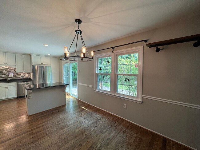 Building Photo - Lovely 4 Bed 3.5 Bath On Single Family Hom...
