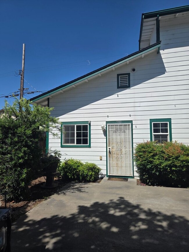 Building Photo - 500e