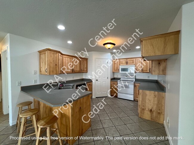 Building Photo - 159 E 820 S