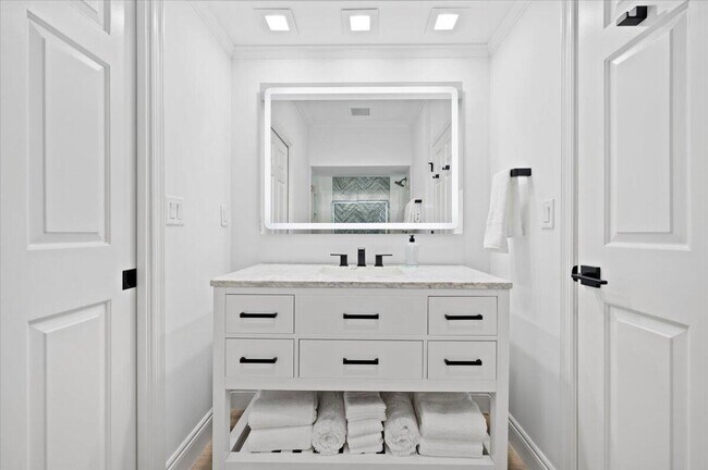 Building Photo - 402 Sea Oats Dr