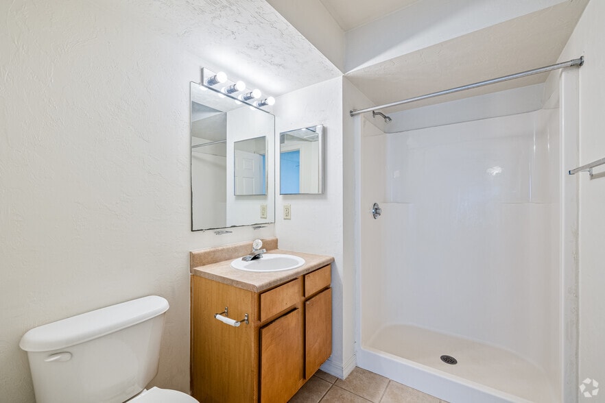 3BR, 2BA - 1,148SF - Primary Bathroom - Eden Park at Ironwood