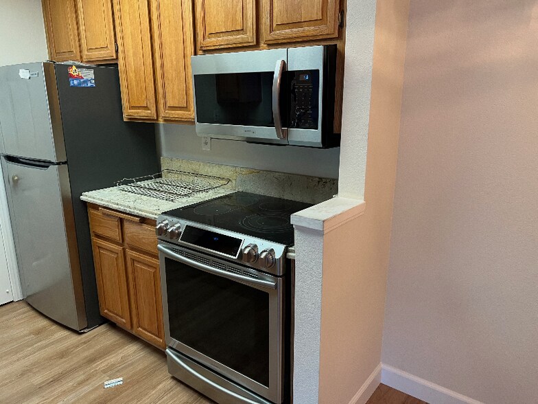 Building Photo - 1701 Bevin Brook Dr