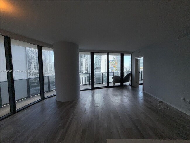 Building Photo - 801 S Miami Ave