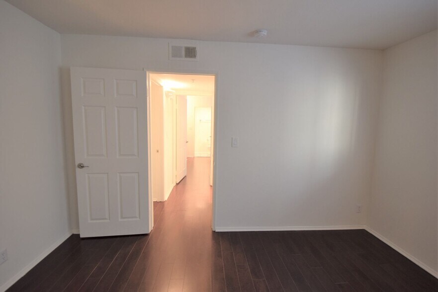 Building Photo - 5002 Tujunga Ave