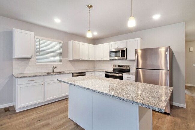 Building Photo - 2223 Macatawa Ln