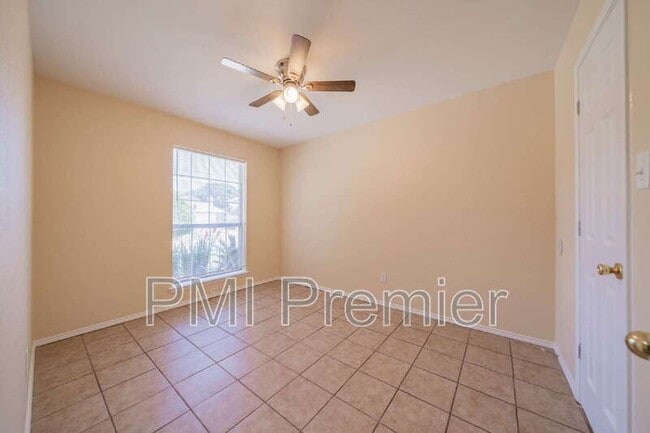 Building Photo - 1175 Meadows Dr