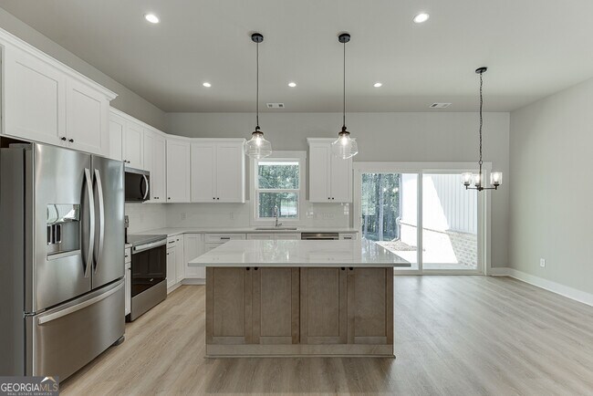 Building Photo - 125 Rains Rd