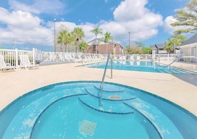 Building Photo - 1400 Gandy Blvd N