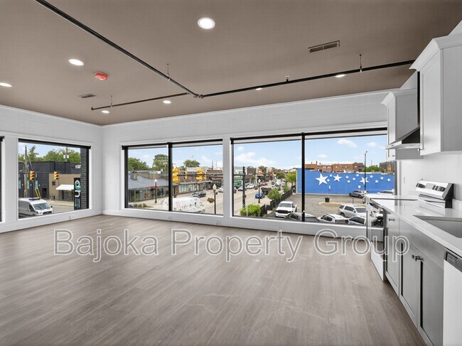 Building Photo - 415 W Nine Mile Rd