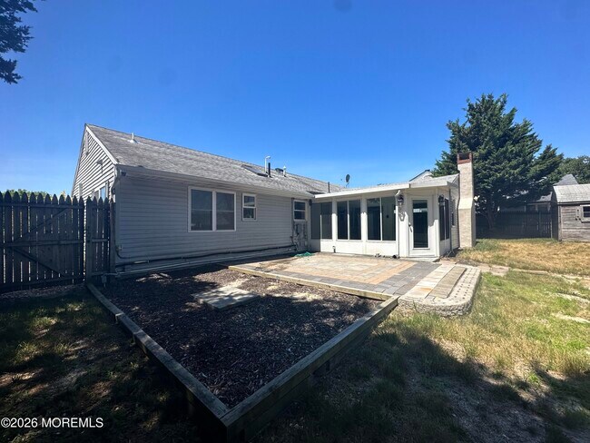 Building Photo - 10 James Hollow Dr
