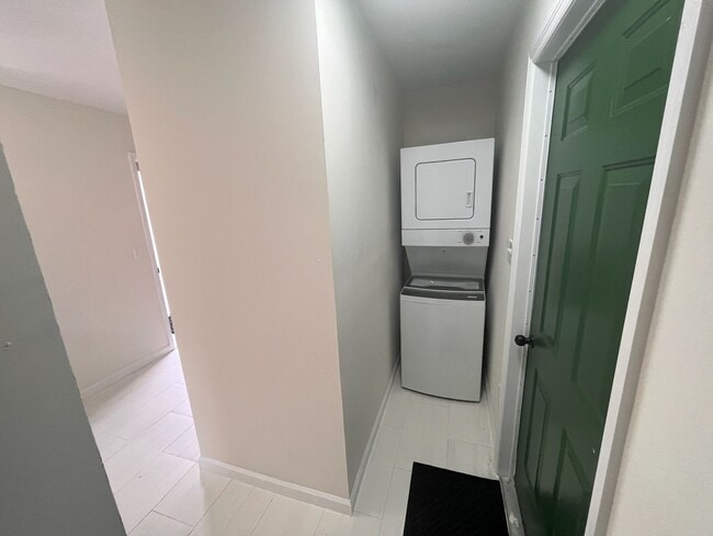 Building Photo - 1/1 Studio/Efficiency in Avondale