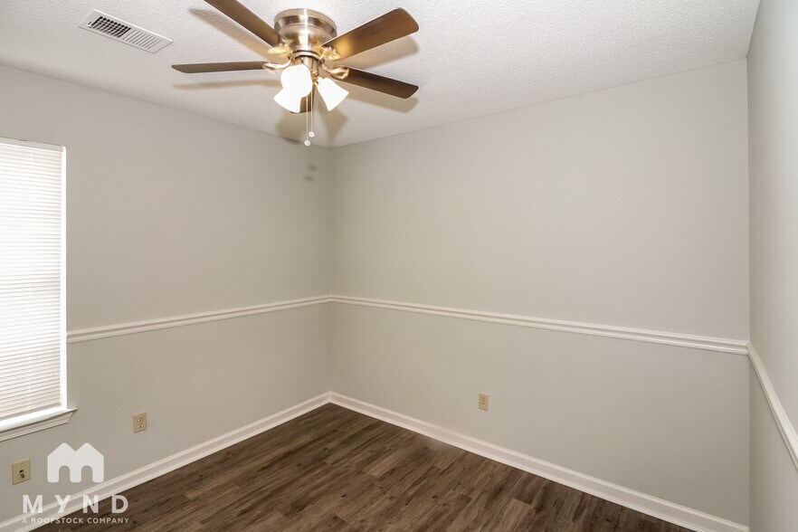 Building Photo - 6354 Amanda Oaks Cir N
