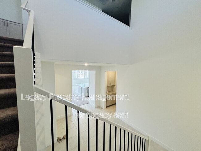 Building Photo - 4096 Azul Way