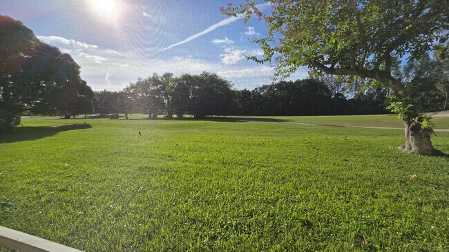 Building Photo - 3150 N Palm Aire Dr