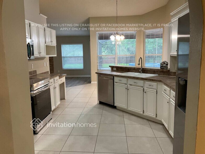 Building Photo - 1450 Thornhill Cir