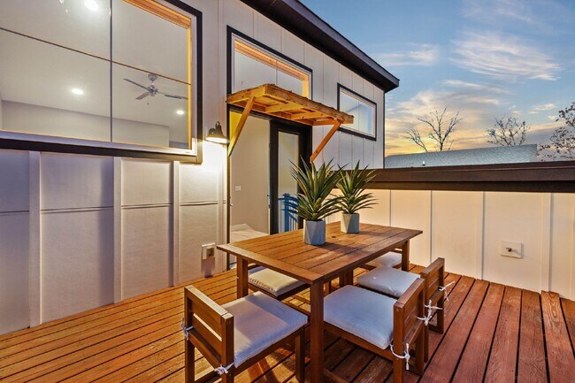 Building Photo - Spacious 4-Bed Gem in Nashville: 2360 sq f...