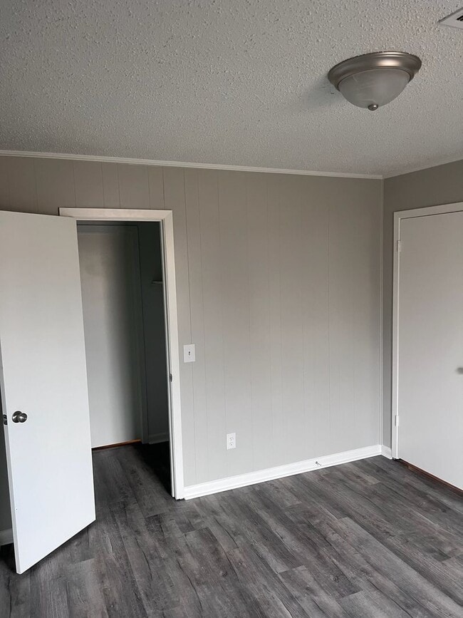Building Photo - Renovated 3 Bedroom 2 Bath Home for Rent!