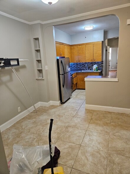 Building Photo - 1648 E 55th St