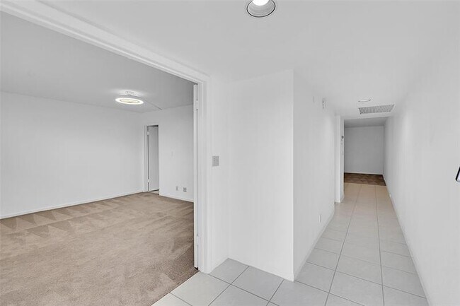 Building Photo - 3402 Bimini Ln