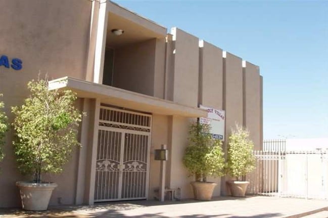 Building Photo - Woodley Villas