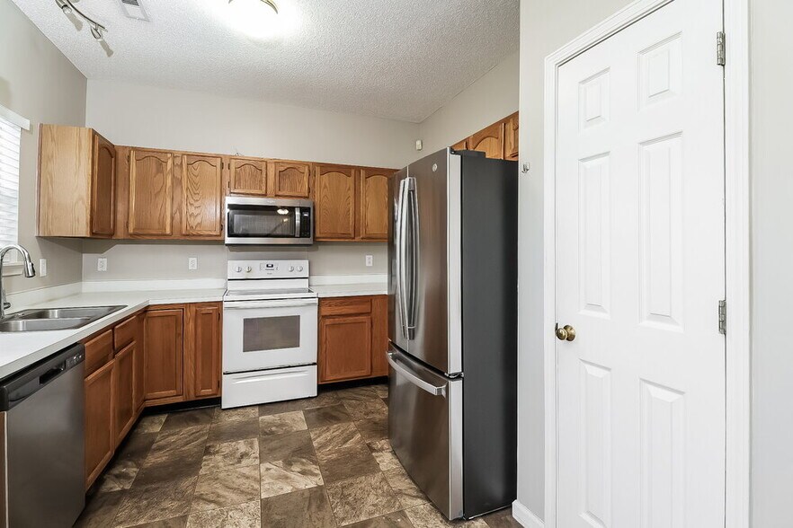 Building Photo - 8914 Clifton Meadow Dr