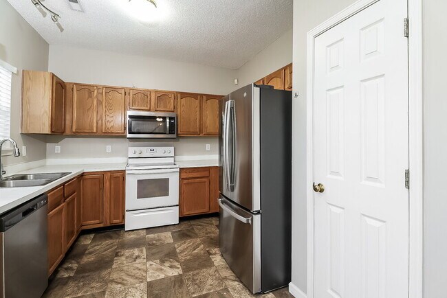 Building Photo - 8914 Clifton Meadow Dr