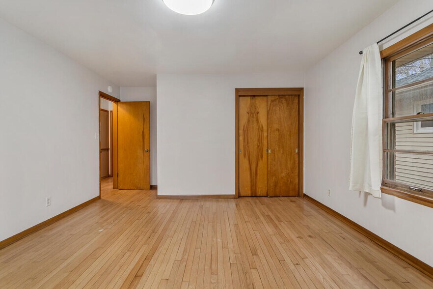 Building Photo - 1320 Alms Dr