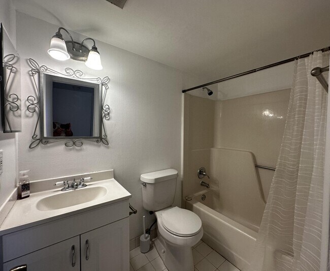 Building Photo - 21904 Lake Forest Cir