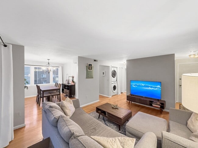 Building Photo - 25 Rockland St