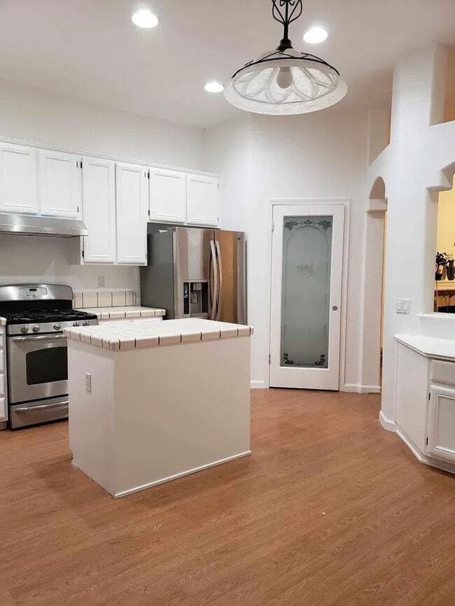 Building Photo - Stylish 4-Bedroom Home Near Red Hawk Golf ...