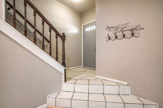 Building Photo - 800 Country Pl Dr