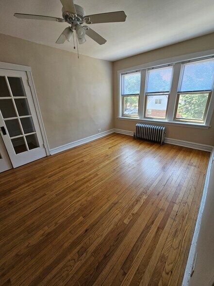Building Photo - 4111 N Sacramento Ave